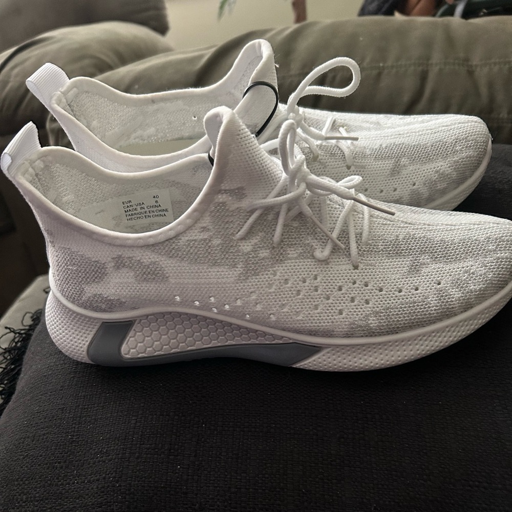 Brand New Ladies Size 10 Running Shoes - Picture 2 of 5